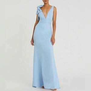 Mac Duggal Sleeveless V-Neck Bow Shoulder Mermaid Gown, size 0. NWT.